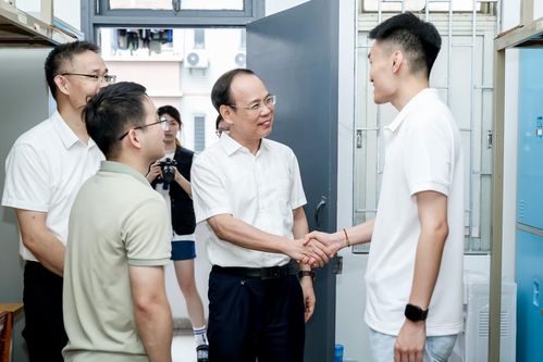 薪火相傳 廣工喜迎1.5萬(wàn)新生，三代同校見證育人傳承